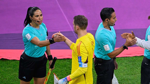Mexicana Karen Díaz hace historia en la primera tripleta arbitral femenina en mundiales